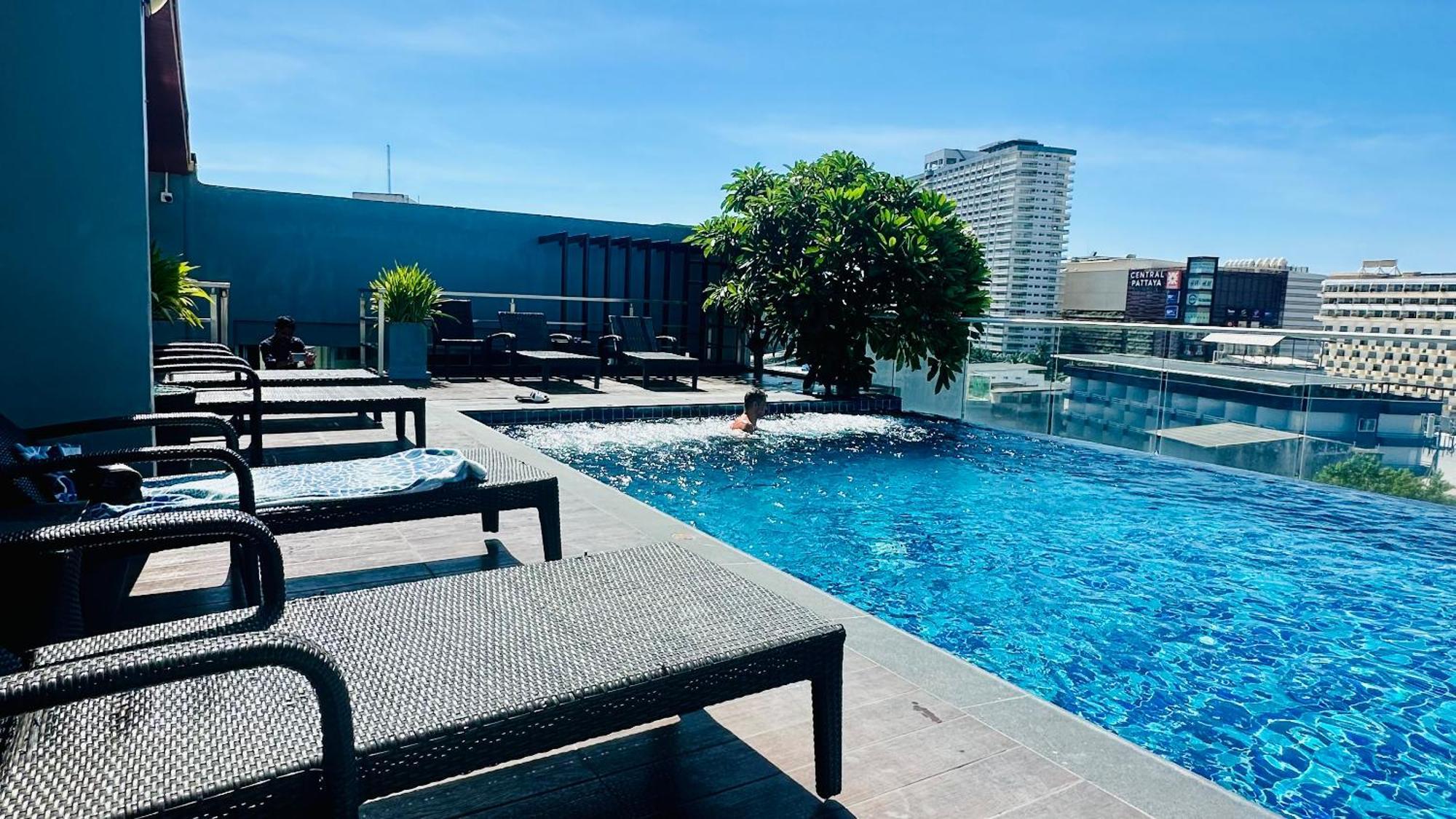 The Base Inn Pattaya Exteriér fotografie
