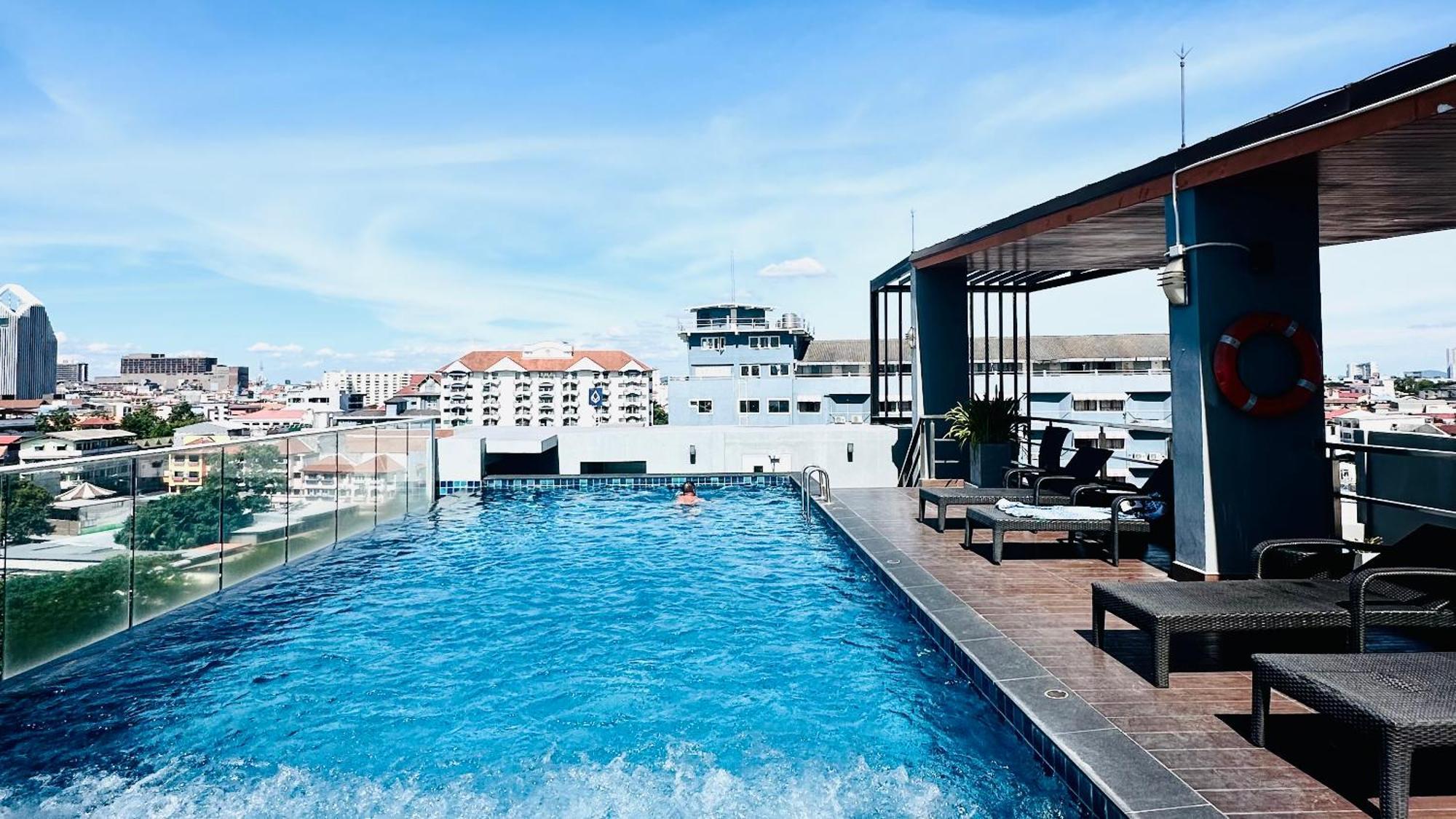 The Base Inn Pattaya Exteriér fotografie
